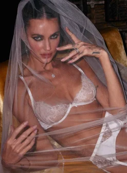 Daphne Lace Garter Belt